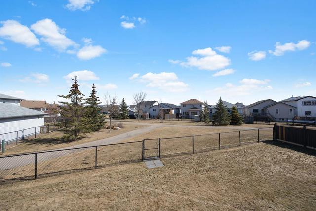 223 Laurier Lane, House detached with 5 bedrooms, 3 bathrooms and 6 parking in Wood Buffalo AB | Image 2