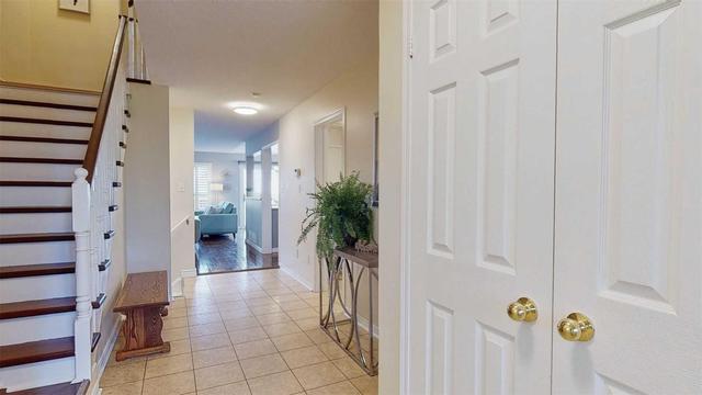 1690 Radcliffe Dr, House detached with 3 bedrooms, 3 bathrooms and 2 parking in Oshawa ON | Image 5