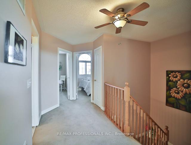 3319 Southwick St, House attached with 3 bedrooms, 3 bathrooms and 3 parking in Mississauga ON | Image 17