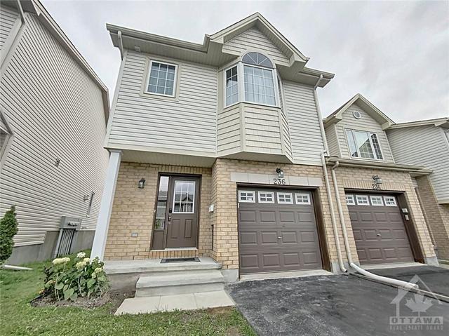 236 Rolling Meadow Crescent, Townhouse with 3 bedrooms, 3 bathrooms and 3 parking in Ottawa ON | Image 2