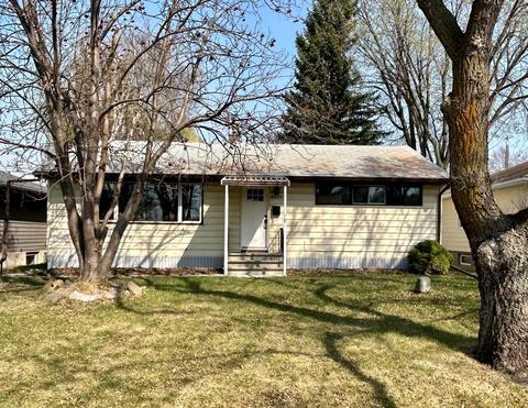 4009 41 Avenue, House detached with 3 bedrooms, 2 bathrooms and 4 parking in Red Deer AB | Card Image