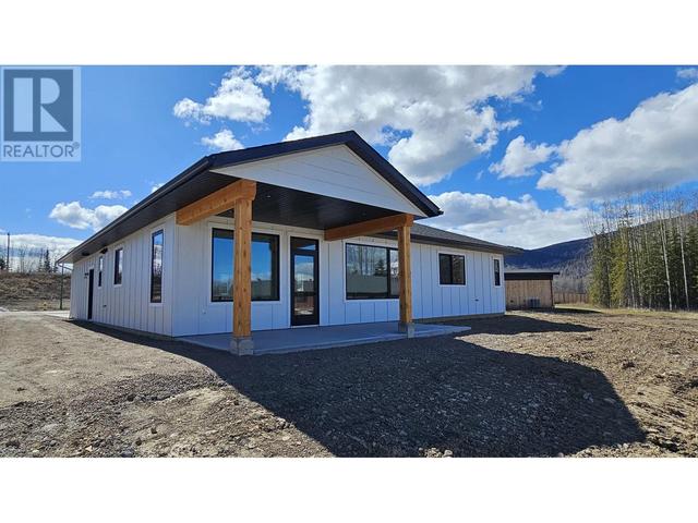 3042 Meadow Place, House detached with 3 bedrooms, 2 bathrooms and null parking in Smithers BC | Image 5