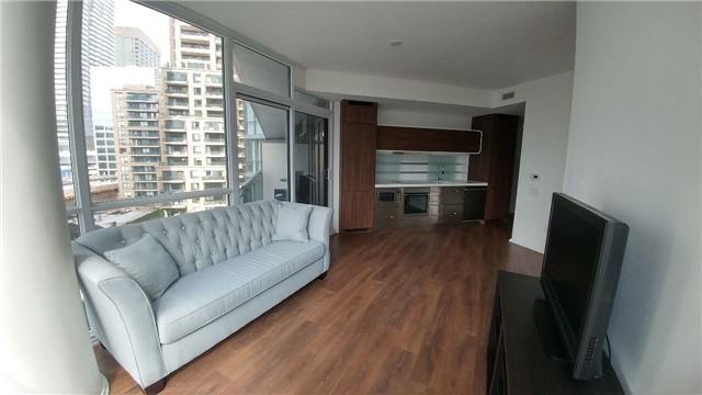 1002 - 45 Charles St E, Condo with 2 bedrooms, 2 bathrooms and 1 parking in Toronto ON | Image 2