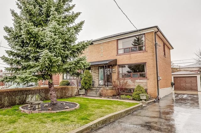 52 Kanarick Cres, House semidetached with 3 bedrooms, 2 bathrooms and 4 parking in Toronto ON | Image 1