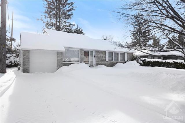 172 Roger Road, House detached with 3 bedrooms, 2 bathrooms and 3 parking in Ottawa ON | Image 3