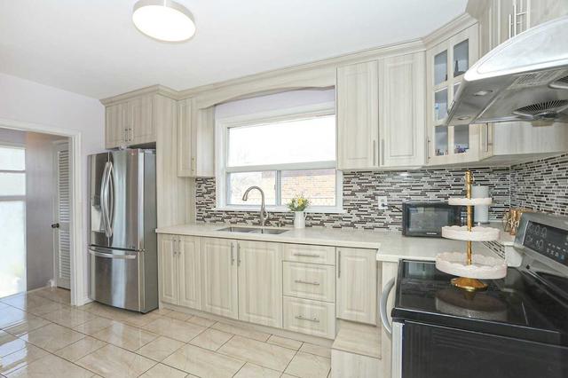 73 Nelson St, House detached with 3 bedrooms, 3 bathrooms and 3 parking in Toronto ON | Image 9