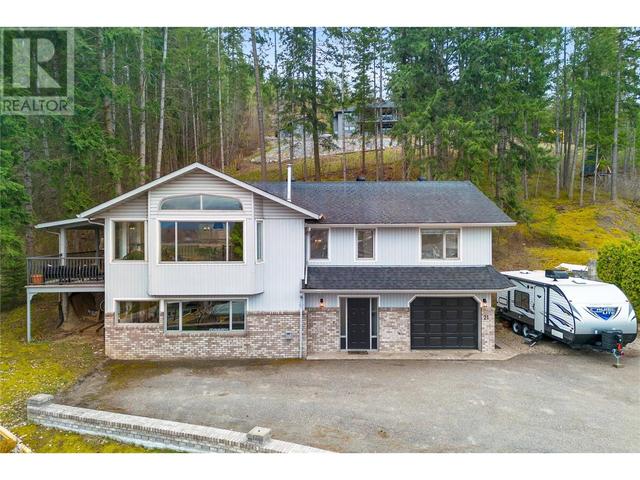21 Preston Crescent, House detached with 3 bedrooms, 3 bathrooms and 8 parking in Enderby BC | Image 3