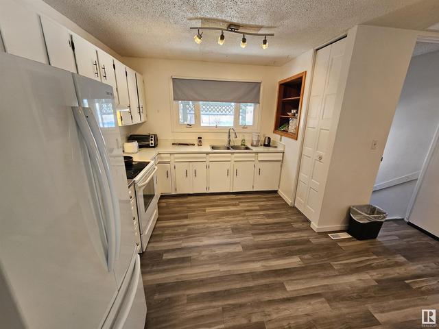 25 Umbach Rd, House detached with 2 bedrooms, 1 bathrooms and null parking in Stony Plain AB | Image 3