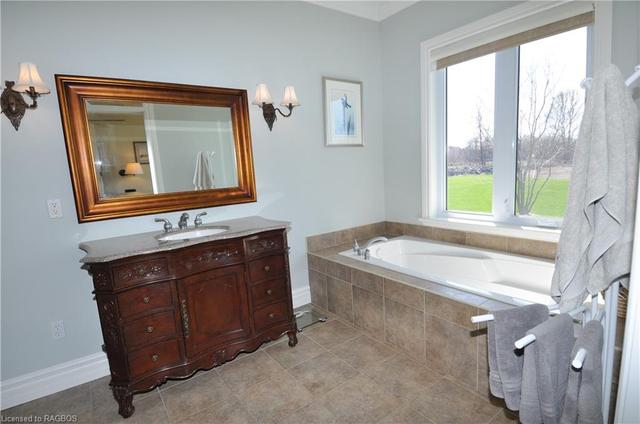 Ensuite bath with separate tub and shower | Image 9