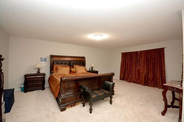 2 Peachleaf Cres, House detached with 4 bedrooms, 3 bathrooms and 3 parking in Brampton ON | Image 9