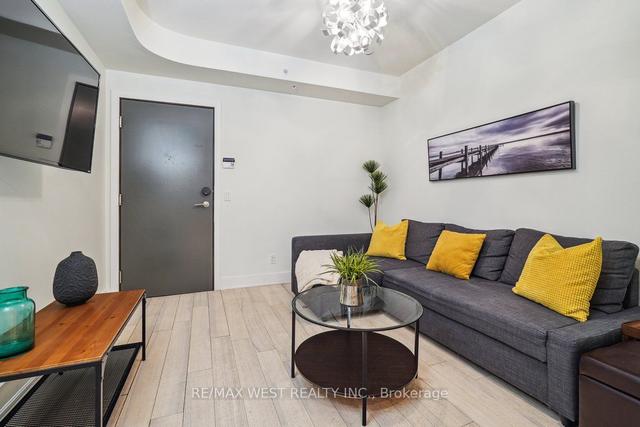 14 - 30 Nelson St, Townhouse with 2 bedrooms, 3 bathrooms and 2 parking in Toronto ON | Image 2