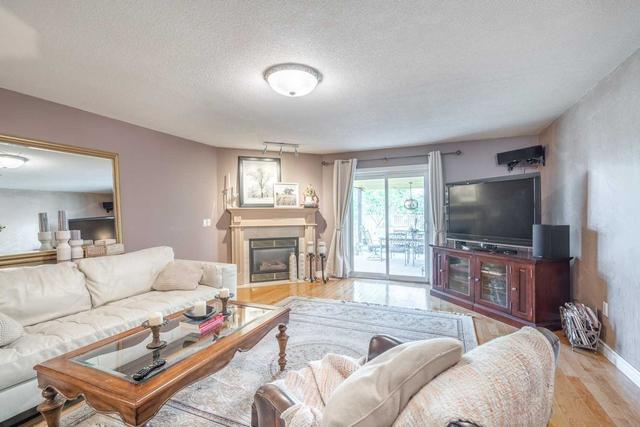 42 Richmond Cres, House detached with 4 bedrooms, 2 bathrooms and 6 parking in Hamilton ON | Image 6