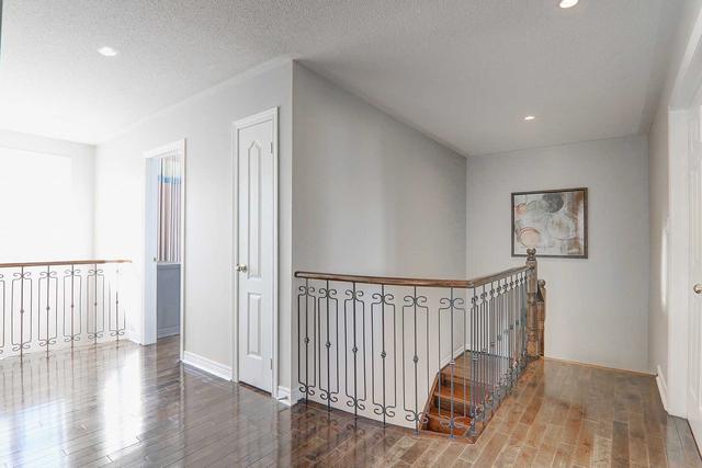 52 Stotts Cres, House detached with 4 bedrooms, 4 bathrooms and 4 parking in Markham ON | Image 3