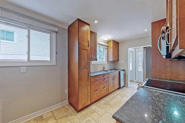 2504 Glamworth Cres, House semidetached with 4 bedrooms, 2 bathrooms and 3 parking in Mississauga ON | Image 5
