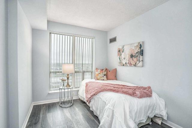 1002 - 18 Lee Centre Dr, Condo with 3 bedrooms, 2 bathrooms and 1 parking in Toronto ON | Image 17
