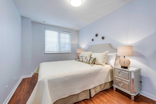1219 - 28 Sommerset Way, Townhouse with 3 bedrooms, 3 bathrooms and 2 parking in Toronto ON | Image 22