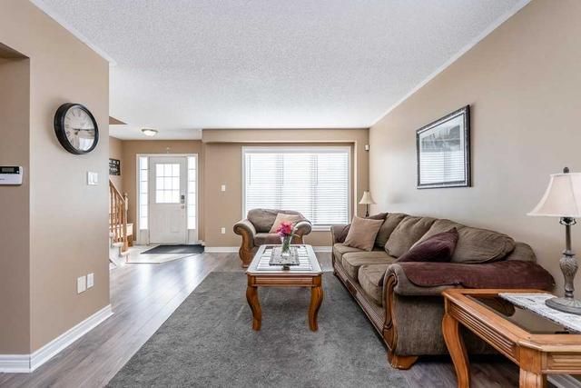 49 Bentley Dr, House semidetached with 3 bedrooms, 3 bathrooms and 2 parking in Barrie ON | Image 4