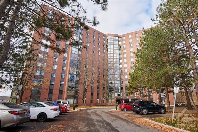 111 - 2871 Richmond Road, Condo with 2 bedrooms, 2 bathrooms and 1 parking in Ottawa ON | Card Image