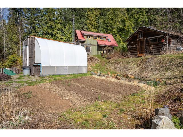 8788 Highway 6, House detached with 2 bedrooms, 2 bathrooms and null parking in Central Kootenay H BC | Image 58