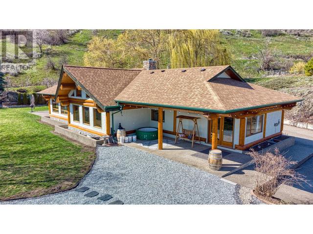 6690 Goose Lake Road, House detached with 3 bedrooms, 3 bathrooms and 10 parking in North Okanagan B BC | Image 2