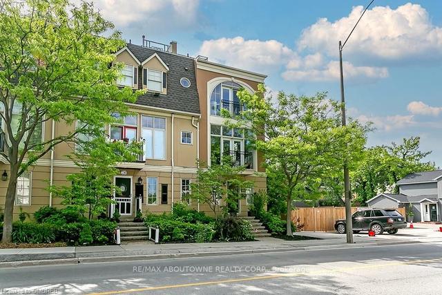 234 Randall St, House attached with 3 bedrooms, 3 bathrooms and 4 parking in Oakville ON | Image 1