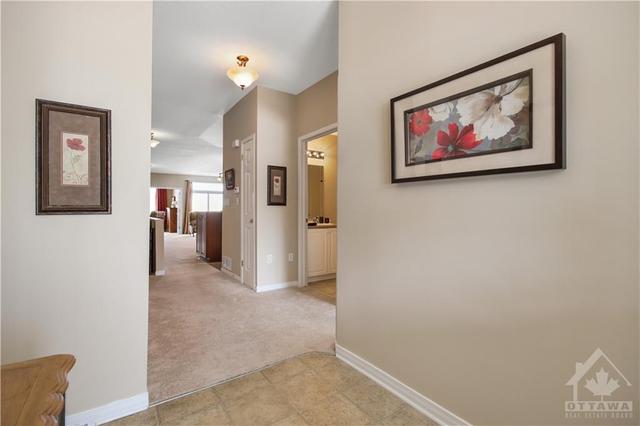 335 Breckenridge Crescent E, Townhouse with 2 bedrooms, 2 bathrooms and 2 parking in Ottawa ON | Image 5