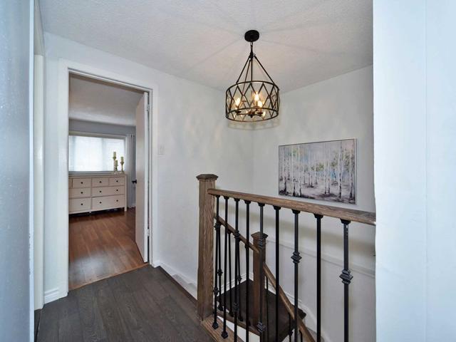 25 Ivanic Crt, House detached with 3 bedrooms, 3 bathrooms and 5 parking in Whitby ON | Image 11