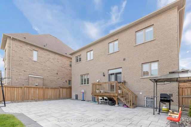 38 Love Crt, House detached with 4 bedrooms, 6 bathrooms and 8 parking in Brampton ON | Image 35