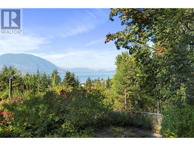 1651 2nd Avenue Ne, House detached with 4 bedrooms, 2 bathrooms and null parking in Salmon Arm BC | Image 44