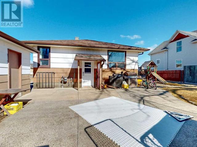 330 19th Street, House detached with 4 bedrooms, 2 bathrooms and 4 parking in Fort Macleod AB | Image 38