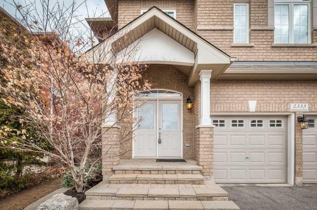 2333 Baronwood Dr, House detached with 4 bedrooms, 4 bathrooms and 2 parking in Oakville ON | Image 2