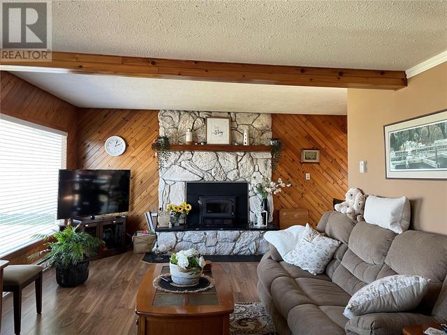 1875 Broughton Blvd, House detached with 3 bedrooms, 1 bathrooms and 3 parking in Port McNeill BC | Image 3