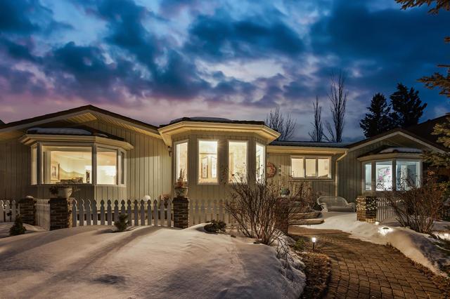 398 Wildwood Drive Sw, House detached with 3 bedrooms, 3 bathrooms and 2 parking in Calgary AB | Image 1