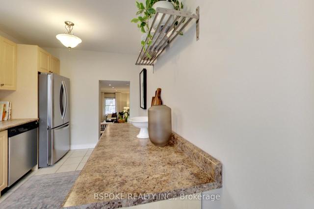 303 Maria St, House detached with 2 bedrooms, 2 bathrooms and 1 parking in Toronto ON | Image 3