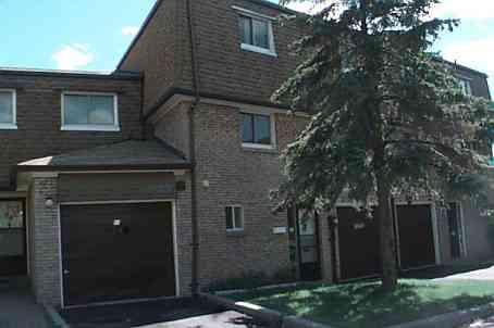 86 Timberbank Blvd, Townhouse with 3 bedrooms, 2 bathrooms and 1 parking in Toronto ON | Image 1
