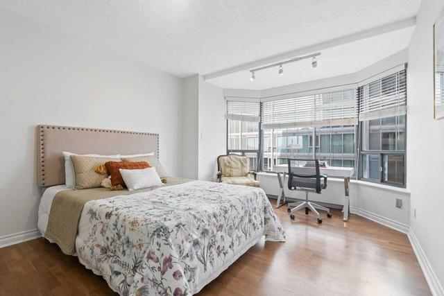 1802 - 175 Cumberland St, Condo with 2 bedrooms, 2 bathrooms and 1 parking in Toronto ON | Image 7