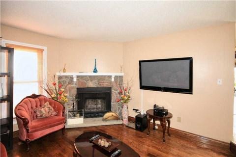 1505 Rawlings Dr, House detached with 3 bedrooms, 3 bathrooms and 2 parking in Pickering ON | Image 3
