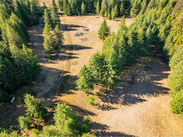 2621 Highway 3a, House detached with 2 bedrooms, 1 bathrooms and null parking in Central Kootenay I BC | Image 31