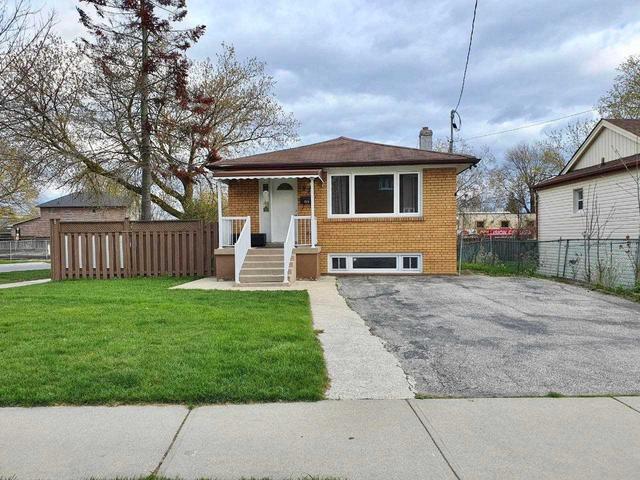 926 Fourth St, House detached with 3 bedrooms, 1 bathrooms and 2 parking in Mississauga ON | Image 1
