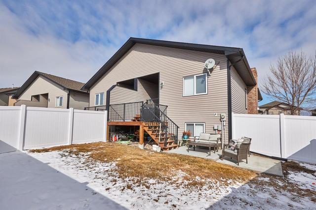 103 Hamptons Way Se, Home with 3 bedrooms, 3 bathrooms and 4 parking in Medicine Hat AB | Image 28