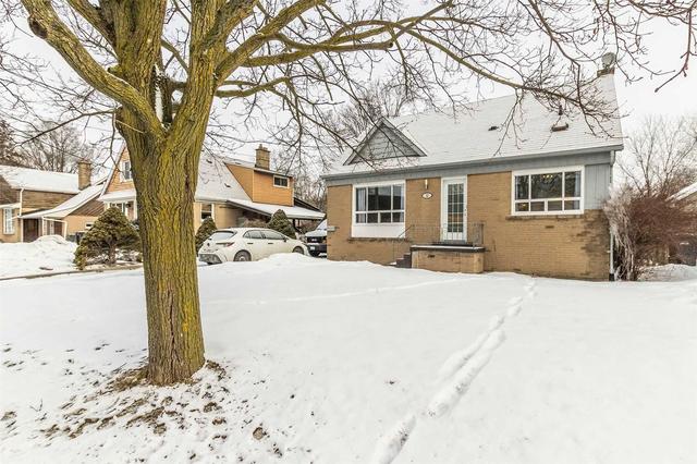 32 Meyer Dr, House detached with 4 bedrooms, 2 bathrooms and 6 parking in Guelph ON | Image 22