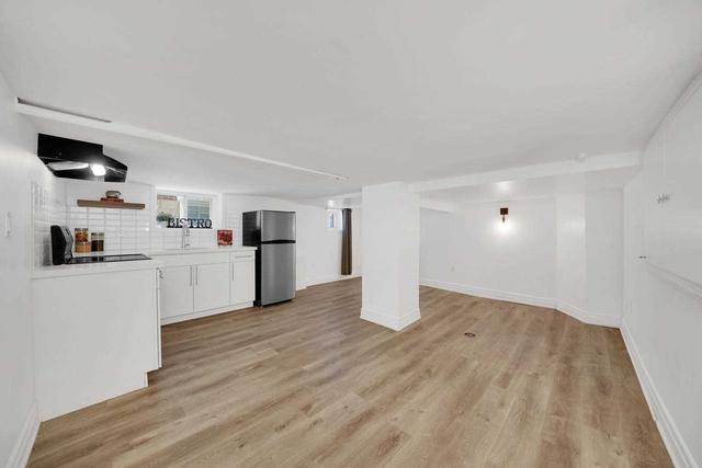 11 Thirty Ninth St, House detached with 2 bedrooms, 2 bathrooms and 2 parking in Toronto ON | Image 7