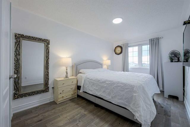 691 Blythwood Sq, House detached with 3 bedrooms, 3 bathrooms and 5 parking in Oshawa ON | Image 21