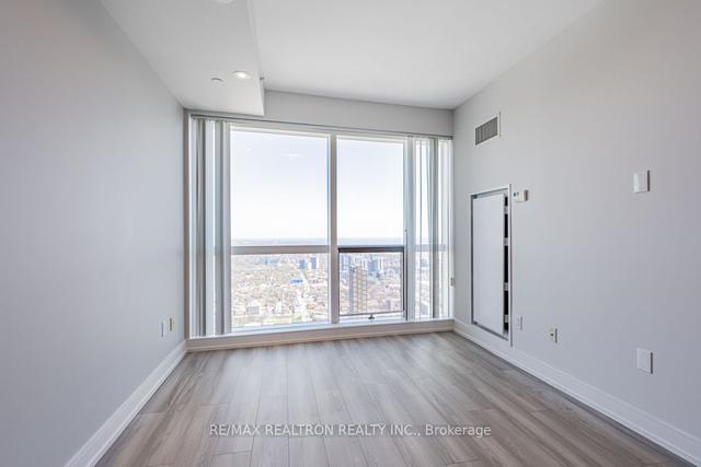 6404 - 388 Yonge St, Condo with 1 bedrooms, 1 bathrooms and 1 parking in Toronto ON | Image 4