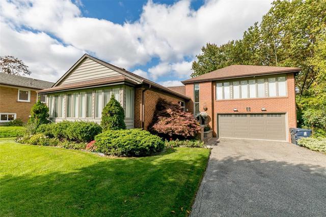 8 Sifton Crt, House detached with 3 bedrooms, 4 bathrooms and 6 parking in Toronto ON | Image 1