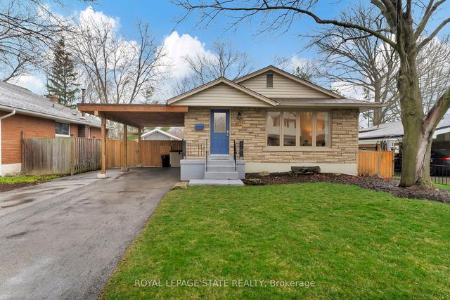 97 Briarwood Cres, House detached with 3 bedrooms, 2 bathrooms and 6 parking in Hamilton ON | Image 1