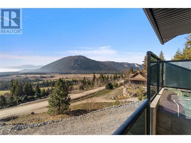 2711 Sun Ridge Place, House detached with 3 bedrooms, 3 bathrooms and 4 parking in Columbia Shuswap C BC | Image 21