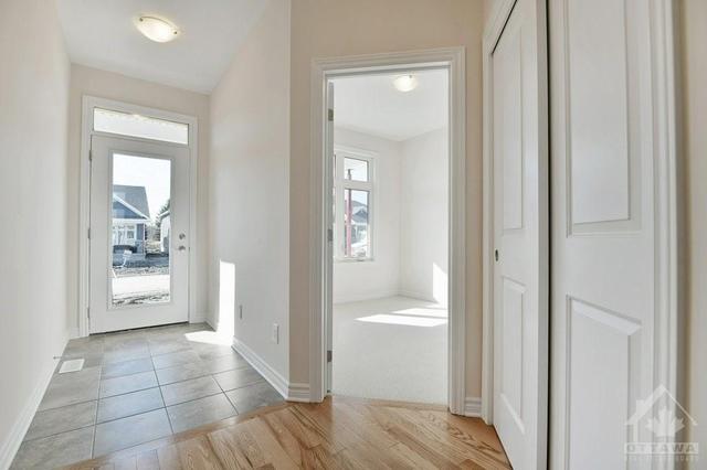 890 Artemis Circle, Townhouse with 2 bedrooms, 2 bathrooms and 4 parking in Ottawa ON | Image 2