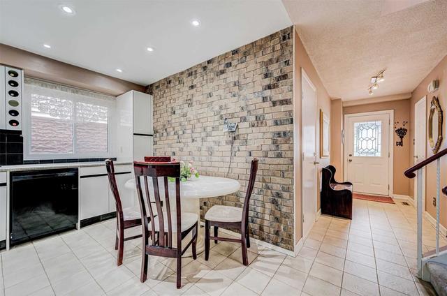 113 Lisa Cres, House detached with 3 bedrooms, 4 bathrooms and 5 parking in Vaughan ON | Image 30