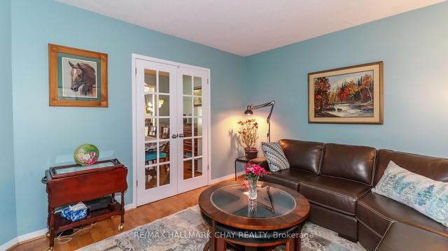 26 Wallace Dr, House attached with 3 bedrooms, 4 bathrooms and 5 parking in Barrie ON | Image 8